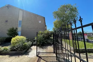 10211 Sugar Branch Dr, Houston, TX 77036 - Photo 17