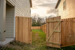 515 16th St St, Hempstead, TX 77445 - Photo 3