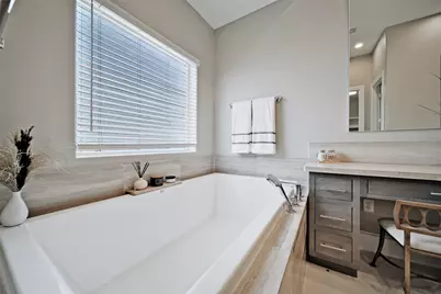 6015 Matthew Oaks Place, Houston, TX 77007 - Photo 15