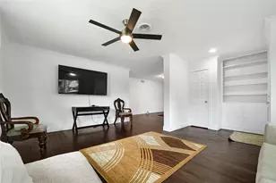 4713 Kinglet St, Houston, TX 77035 - Photo 5