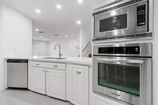 727 Bunker Hill Rd, Houston, TX 77024 - Photo 9