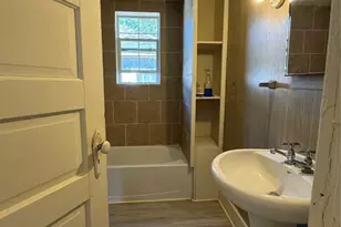 222 N 2nd St, Wallis, TX 77485 - Photo 5