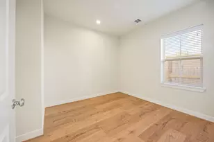 6302 Chelsea Falls Ln, Houston, TX 77008 - Photo 3