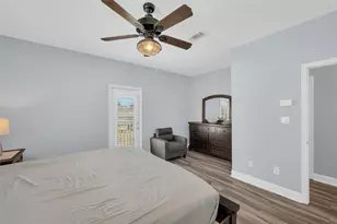 1018 Tiki Dr, Tiki Island, TX 77554 - Photo 29