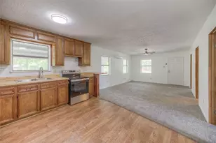 305 Oak Ridge Dr, Onalaska, TX 77360 - Photo 3