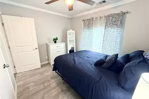 8821 Woodruff St, Houston, TX 77012 - Photo 11