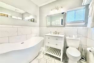 8821 Woodruff St, Houston, TX 77012 - Photo 9