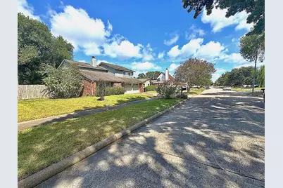 7302 Treewater Drive, Houston, TX 77072 - Photo 3