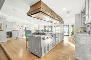 758 W 42nd St, Houston, TX 77018 - Photo 3