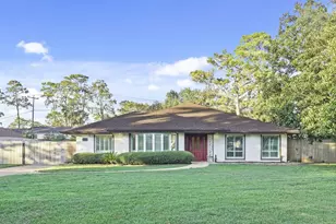 758 W 42nd St, Houston, TX 77018 - Photo 1