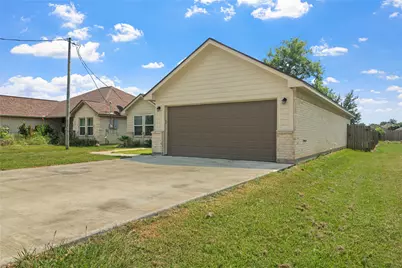 1208 E Henderson Road, Angleton, TX 77515 - Photo 29