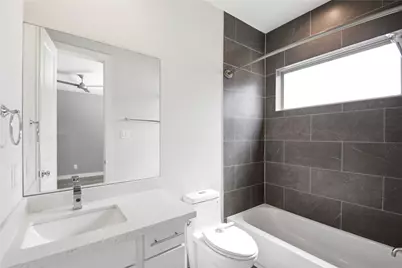 1034 W 15th 1/2 Street, Houston, TX 77008 - Photo 11
