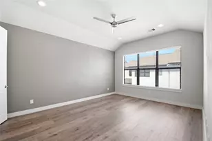 1034 W 15th 1/2 St, Houston, TX 77008 - Photo 25