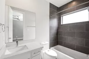 1034 W 15th 1/2 St, Houston, TX 77008 - Photo 13