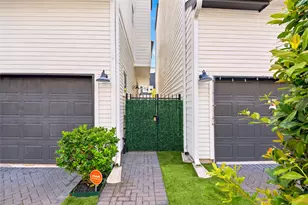 1034 W 15th 1/2 St, Houston, TX 77008 - Photo 7