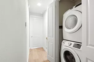 1034 W 15th 1/2 St, Houston, TX 77008 - Photo 33