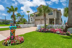 1507 Tiki Dr, Tiki Island, TX 77554 - Photo 1
