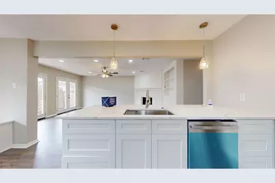 14736 Perthshire Road #E, Houston, TX 77079 - Photo 9