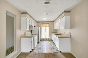 4005 Hunnington Dr, Conroe, TX 77303 - Photo 3