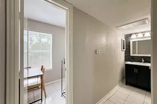 2021 Spenwick Dr, Houston, TX 77055 - Photo 17