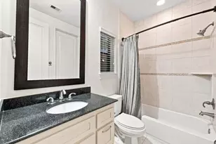 9609 Pemberton Cres Dr, Houston, TX 77025 - Photo 19