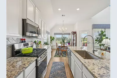 15014 Lake Shore Avenue, Baytown, TX 77523 - Photo 19