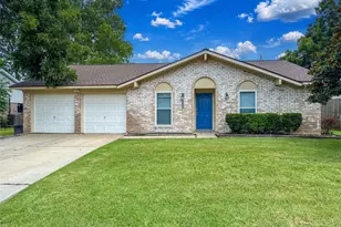 217 Mary Ann Dr, Friendswood, TX 77546 - Photo 1