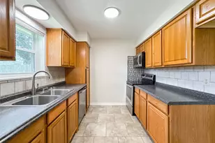 217 Mary Ann Dr, Friendswood, TX 77546 - Photo 9