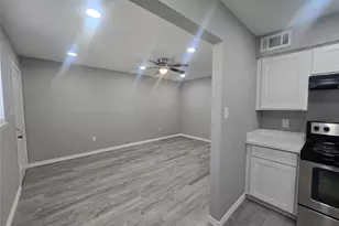 911 Avenue K, Galveston, TX 77550 - Photo 3