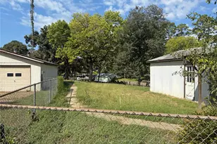 205 Lakeshore Dr, Onalaska, TX 77360 - Photo 1