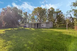 152 Walnut Dr, Richwood, TX 77531 - Photo 3