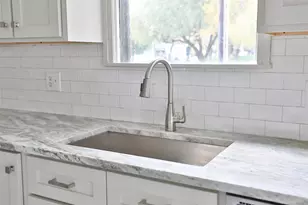 816 Hawthorne St, Houston, TX 77006 - Photo 7