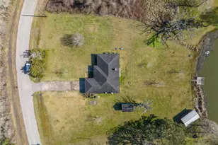 140 Lakewood Dr, Angleton, TX 77515 - Photo 5
