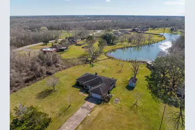 140 Lakewood Drive, Angleton, TX 77515 - Photo 3