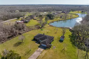 140 Lakewood Dr, Angleton, TX 77515 - Photo 3