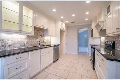 140 Lakewood Drive, Angleton, TX 77515 - Photo 13