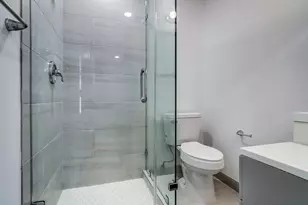 5805 Grape St, Houston, TX 77074 - Photo 15