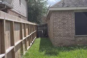 4403 Juniper Bay Ln, Baytown, TX 77521 - Photo 5