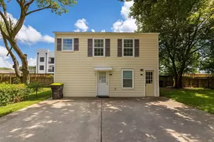 422 W Burleson St, Wharton, TX 77488 - Photo 1