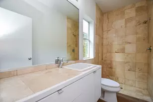 92 Dennis St, Houston, TX 77006 - Photo 9