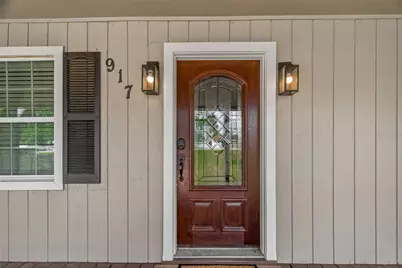 917 S Main Street, Highlands, TX 77562 - Photo 3