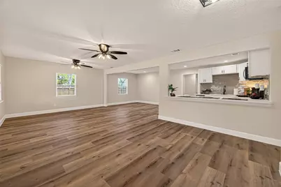 917 S Main Street, Highlands, TX 77562 - Photo 5