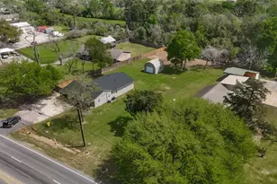 917 S Main St, Highlands, TX 77562 - Photo 43