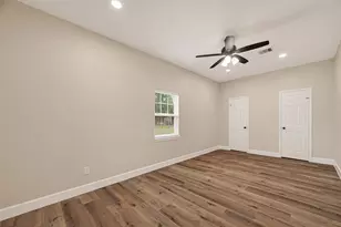 917 S Main St, Highlands, TX 77562 - Photo 27