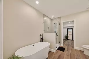 917 S Main St, Highlands, TX 77562 - Photo 33