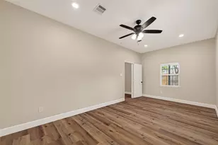 917 S Main St, Highlands, TX 77562 - Photo 29