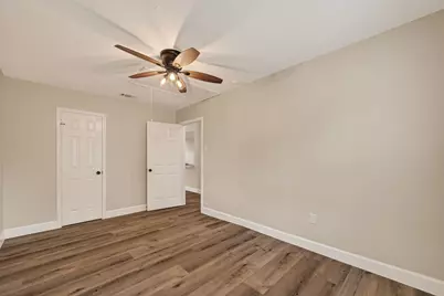 917 S Main Street, Highlands, TX 77562 - Photo 23