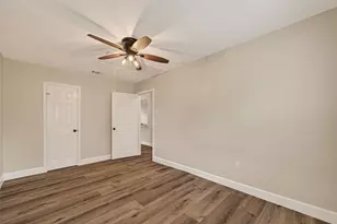 917 S Main St, Highlands, TX 77562 - Photo 23