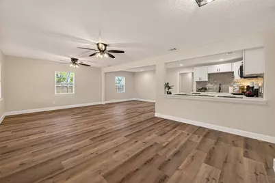 917 S Main Street, Highlands, TX 77562 - Photo 5