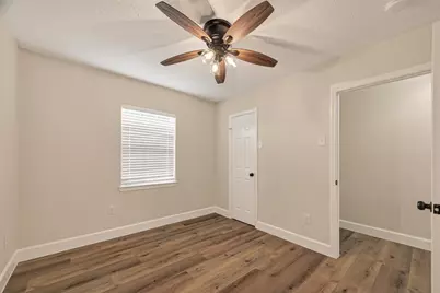 917 S Main Street, Highlands, TX 77562 - Photo 19